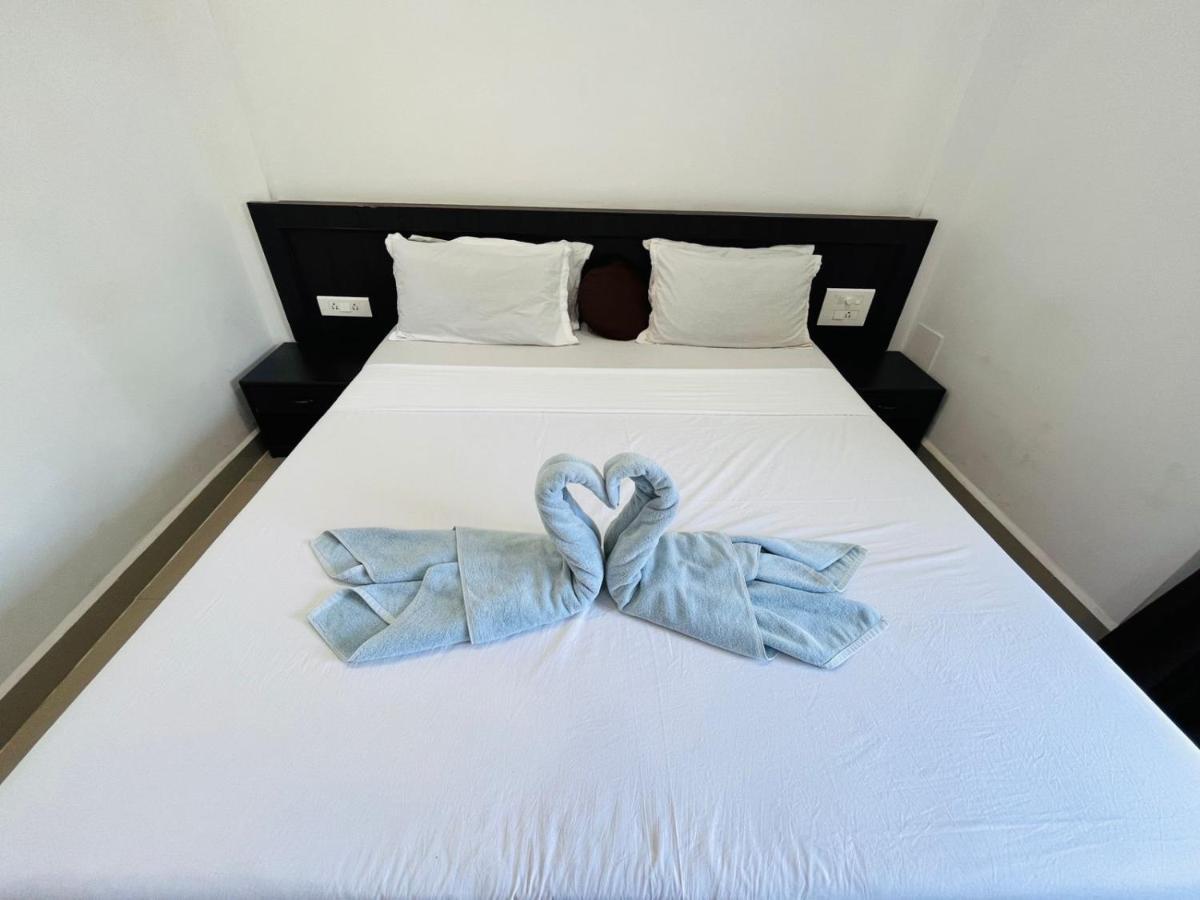 Naga Cottages Morjim Esterno foto